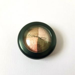 MAC eyeshadow quad in Pink Sensibilities